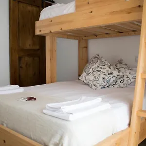 https://latas-surf-lodge.bilbaohotelsspain.com